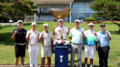 대형 트로피 앞에 집결한 역대 챔피언…KPGA 선수권, 에이원CC 개최 10주년 맞이 포토콜 진행