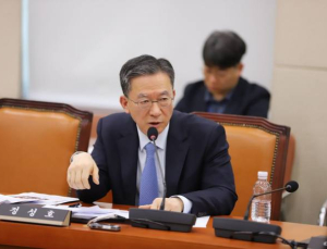 정성호 “기재부 개편 필요하지만…지금 할 논의인지는 의문”