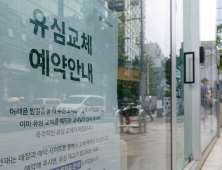 유심 영업 재개설 솔솔…선 긋는 SKT, 일부선 ‘88만원 장려금’ 기지개
