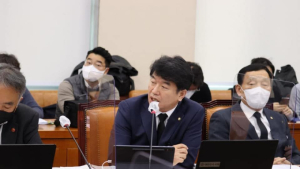 與 문진석 “증인·참고인 없는 청문회 野 전략으로 보여”