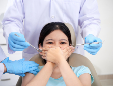 “나눠서 뽑을걸” 임플란트 보험, 연간 한도 주의보