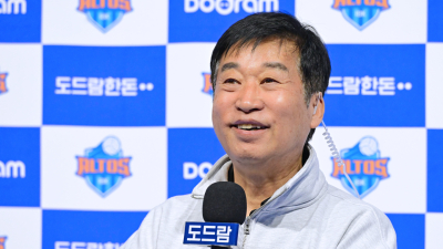 김호철 IBK 감독 “세터 3명 경쟁 체제로…안정된 팀 만들 것”