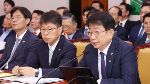 국토부 장관 “가덕신공항 공사 불참 현대건설, 제재 가능한지 확인 중”