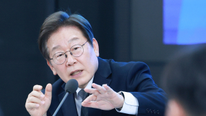‘생중계 정치’ 시동 건 李대통령…중재는 직접·소통은 각본없이