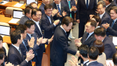 李 취임 첫 시정연설…입장 땐 與·퇴장 땐 野와 악수