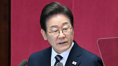李 대통령 국정지지율 64%…같은 시기 尹 보다 12%p↑ [갤럽]