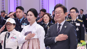 李대통령, 청와대서 국가유공자와 오찬…‘최고 예우’로 영접