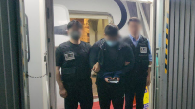 경찰, 20대 리딩사기 총책 강제 송환…111억원 규모