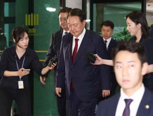 尹, ‘5시간5분’ 조사 후 귀가…조은석 특검, 30일 2차 출석 통지