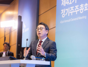 다시 뛰는 SKT, 이통3사 AI 선두 경쟁 재점화…연내 유료화 ‘신중모드’