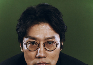 황동혁 감독 “‘오겜’, 날 우쭐하게도 겸손하게도…치아 빠지고 59㎏까지 줄어”