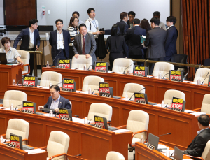 국회 예결위, 추경 심사 첫날부터 ‘삐걱삐걱’…與 양보로 파행 면해