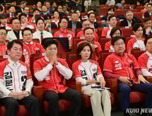 ‘대선 패배’ 한 달 비대위 띄웠지만…커지는 ‘혁신’ 우려