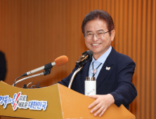 암 투병 이철우 경북지사, 33일 만에 공개 석상