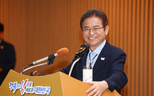 암 투병 이철우 경북지사, 33일 만에 공개 석상
