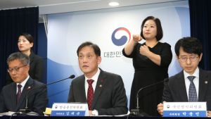김태규의 마지막 인사말 “방통위 불행, 가혹한 정치 현실 때문”
