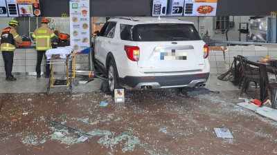 강릉 대관령휴게소 식당가로 SUV 돌진…10명 부상