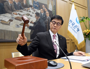 가계빚 폭증에...한은, 기준금리 속도 조절 나설까