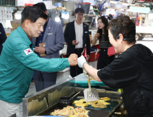지역경제 활력 이끄는 이상근 군수, 전통시장 중심으로 민생행보 이어가