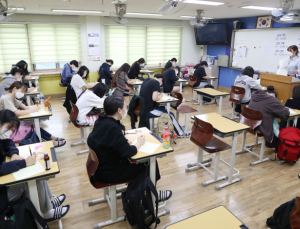 “수행평가 수업시간 내 끝낸다”…교육부, 과제형‧암기식 수행평가 개선