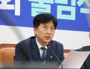 與 오기형 “더 센 상법은 아직”…공청회 예정인 ‘쟁점 조항’ 처리 의지
