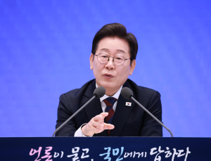 李대통령 “日과 셔틀외교 복원 제가 제안…과거사 문제 있지만 협력할 것은 해야”