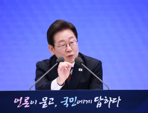 李대통령 “주 4.5일제 점진적 접근…노동시간 단축 해내야”