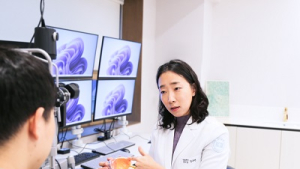 휴가 후 아이가 ‘눈이 따갑다’ 호소한다면, 눈에 화상 가능성 [건강 나침반]