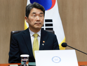국무위원 줄소환…내란특검, 이주호·박종준 소환 조사