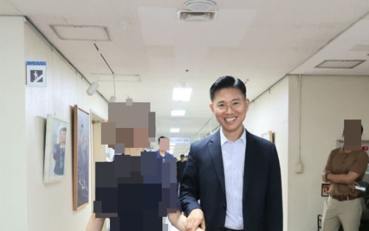“영화제 시상식이냐” 레드카펫 밟은 신임 안양부시장...과도한 의전 논란