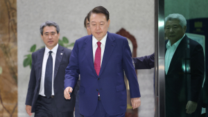 구속영장 승부수 띄운 특검…尹 재수감 기로