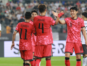 김주성 데뷔 골…홍명보호, 중국 3-0 압도 [쿠키 현장]