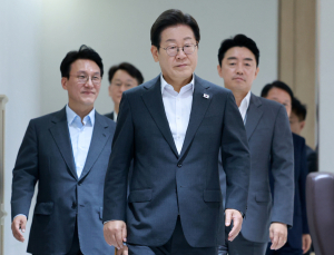 李대통령 “방산 4대 강국 도약 위해 컨트롤타워 신설 검토”