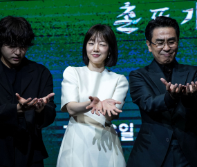 ‘파인’ 임수정‚ 류승룡과 13년 만에 재회 “기쁘고 영광” [쿠키포토]