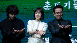 ‘파인’ 임수정‚ 류승룡과 13년 만에 재회 “기쁘고 영광” [쿠키포토]