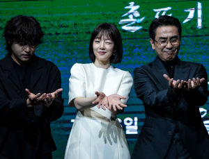 ‘파인’ 임수정‚ 류승룡과 13년 만에 재회 “기쁘고 영광” [쿠키포토]