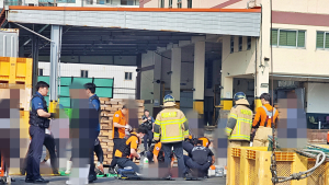 통영해경, 계류선박 내 질식 선원 발생…선원 4명 질식, 병원 이송