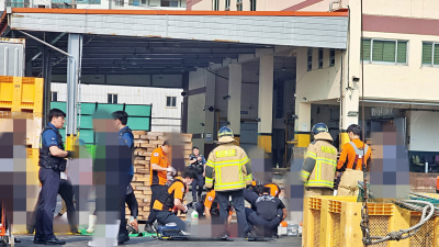 통영해경, 계류선박 내 질식 선원 발생…선원 4명 질식, 병원 이송