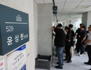김건희 특검, 윤상현·김영선 등 압수수색…尹 부부 공천개입 정조준