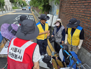 따뜻한 마음, 시원한 선물…폭염도 막지 못하는 서울시 ‘바로봉사단’ [르포]