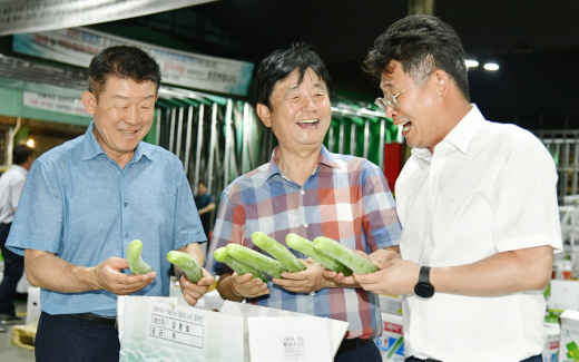 최문순 화천군수, 서울 가락동 도매시장서 농산물 '세일즈'