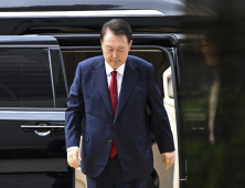 윤 전 대통령, 두 번째 영장실질심사 출석...4개월 만에 재구속되나 [쿠키포토]