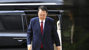 윤 전 대통령, 두 번째 영장실질심사 출석...4개월 만에 재구속되나 [쿠키포토]