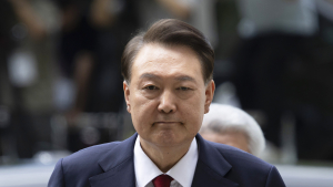 구속심사 들어간 尹…5개 혐의 놓고 양측 대립 ‘팽팽’