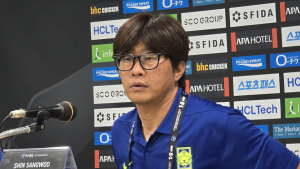 ‘중국전 2-2 무’ 신상우 감독 “승점 3점 가능했다…아쉬운 경기”