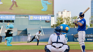 박동식 사천시장, KBO 리그 NC 다이노스⋅삼성 라이온즈 경기 시구