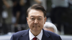 尹, 석방 124일 만에 재구속…법원 “증거인멸 우려”
