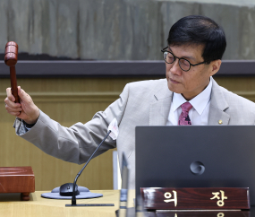 금통위 주재하는 이창용 한국은행 총재 [쿠키포토]