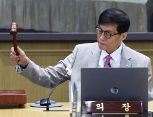 금통위 주재하는 이창용 한국은행 총재 [쿠키포토]