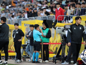대한축구협회, VAR 판독 결과 장내 방송 본격 도입 추진